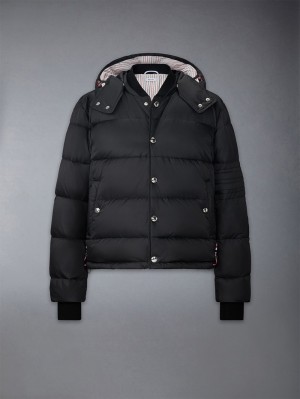 Thom Browne Downfilled 4-bar Hooded Bomber Jacken Herren Schwarz | KPU93J16174