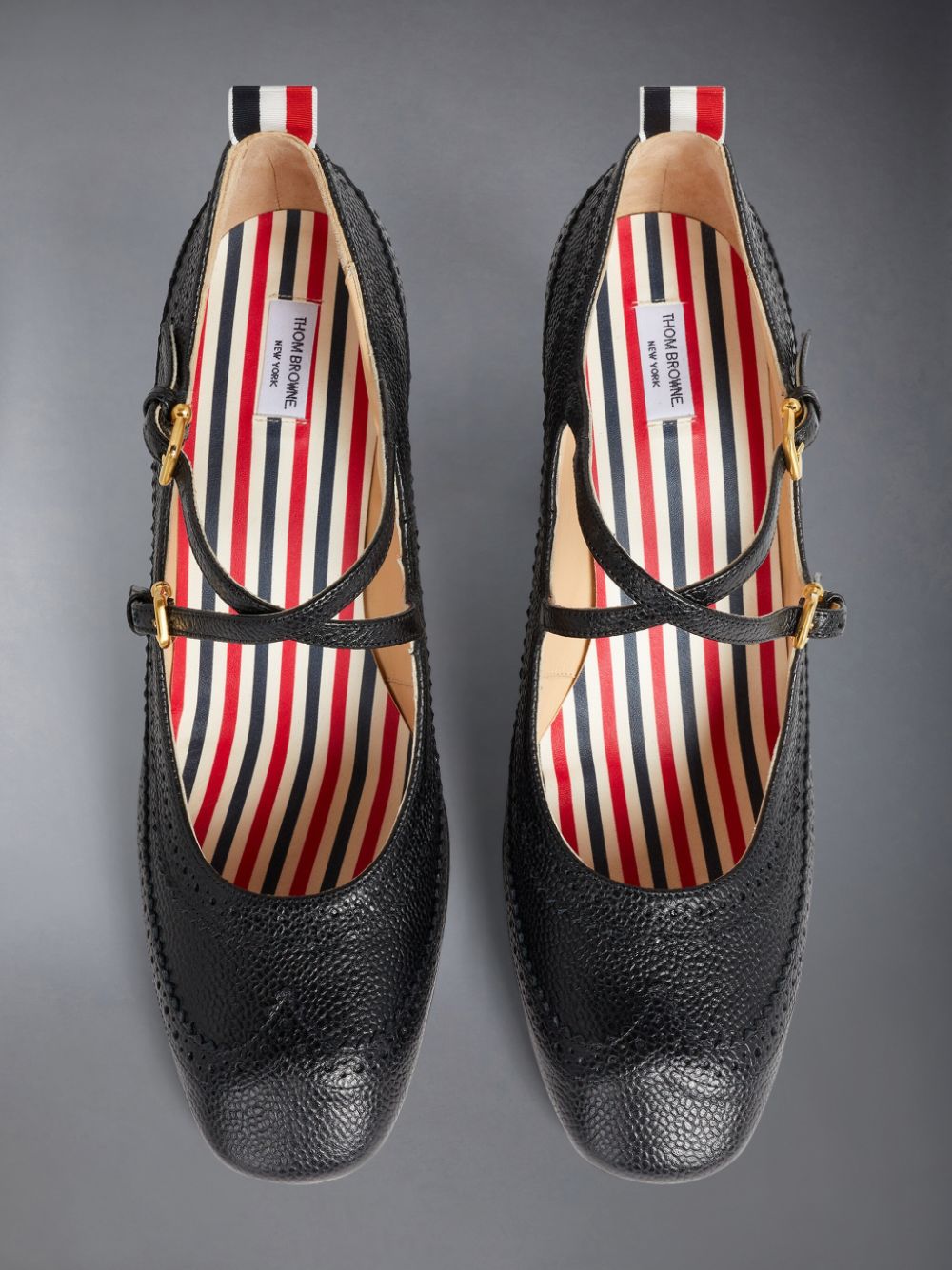 Thom Browne Pebble Grain Leather Brogued 75mm Block Heel Criss Cross Mary Jane Schuhe Damen Schwarz | MIH09A39094
