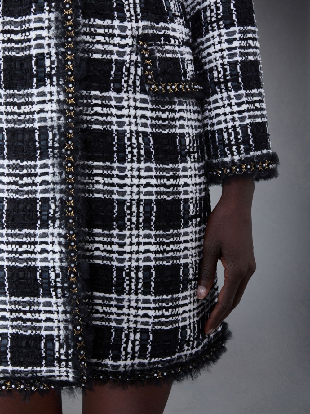 Thom Browne Prince of Wales Chenille Tweed Tuft and Pearl Chesterfield Kleid Damen Schwarz | BKD21V82605
